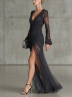 Vestido Maxi Gris Oscuro de Encaje con Mangas Largas y Abertura
