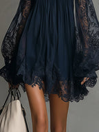 Noemi - Vestido mini de chifón azul marino con scollo a hombros descubiertos, borde de encaje y mangas transparentes