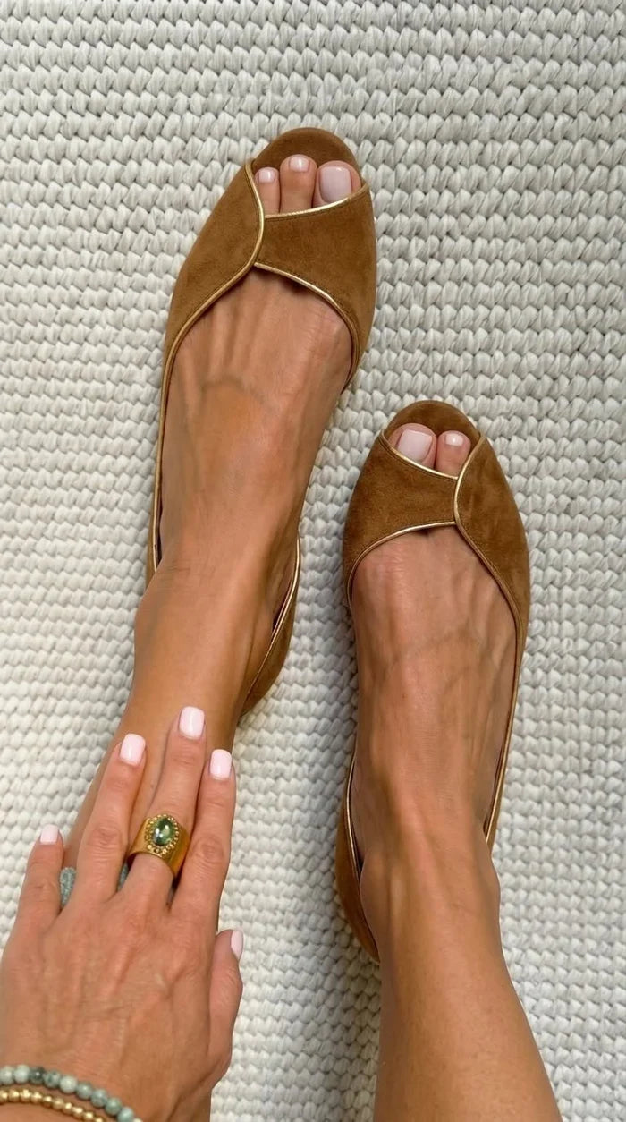 Clara Bailarinas de Ante con Punta Abierta en Beige y Dorado