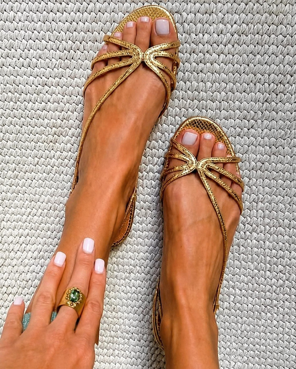 Ginevra | Sandalias doradas de elegancia veraniega