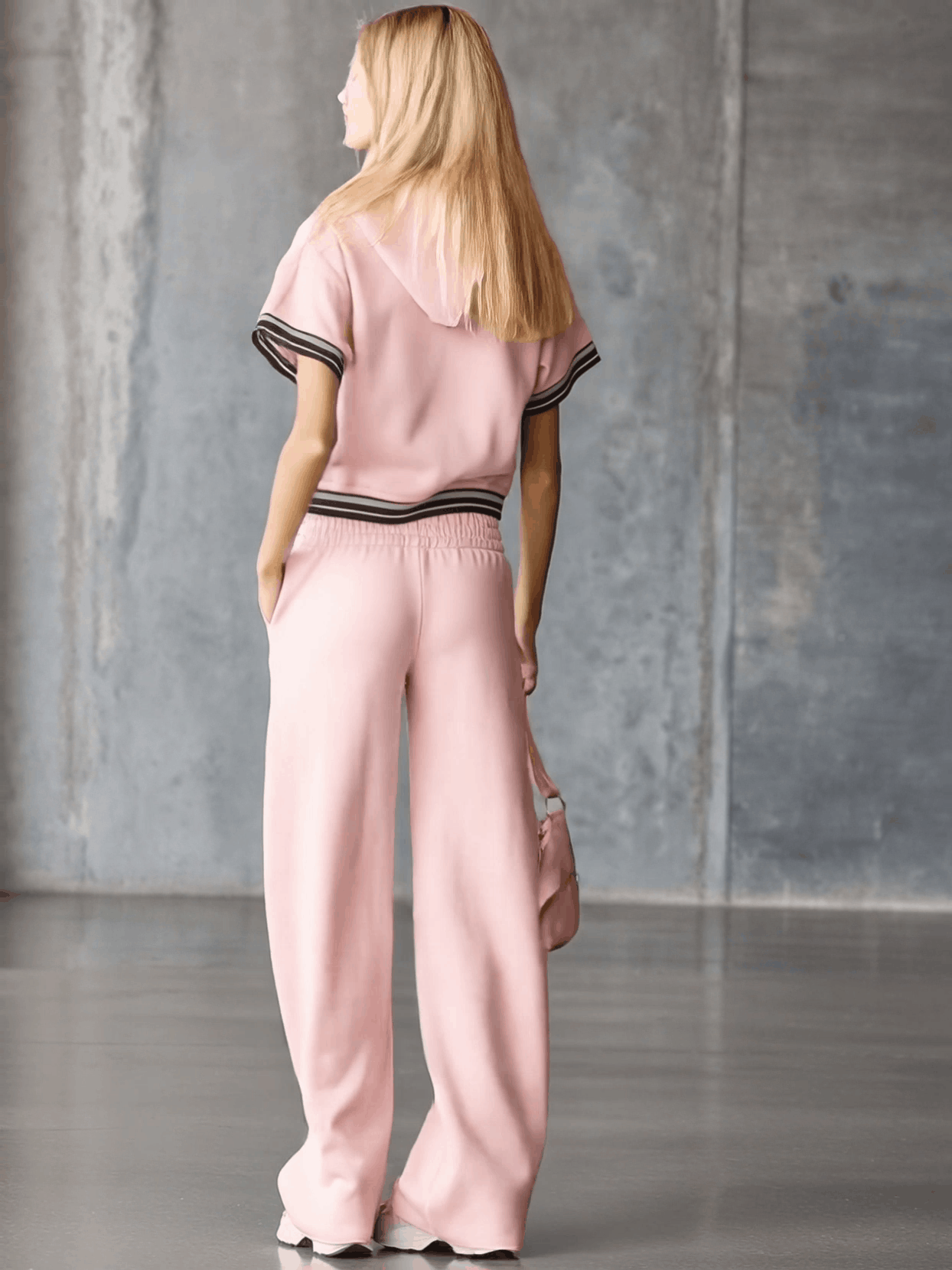 Kamila – conjunto deportivo con capucha