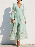 Vestido maxi plisado de chifón verde menta con estampado floral