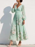 Vestido maxi plisado de chifón verde menta con estampado floral