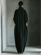 Alessandra™ | Vestido largo negro oversize minimalista con mangas a kimono