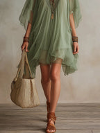 Vestido Mini Vaporoso en Chifón Verde con Escote en V