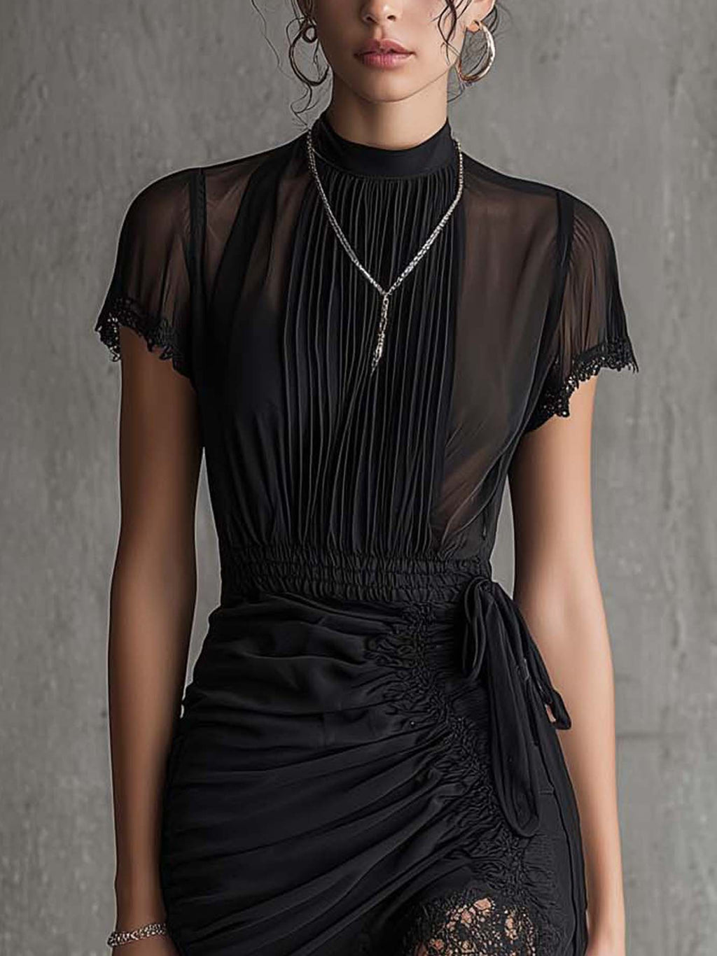 Vestido Mini de Chifón Negro con Cintura Plisada