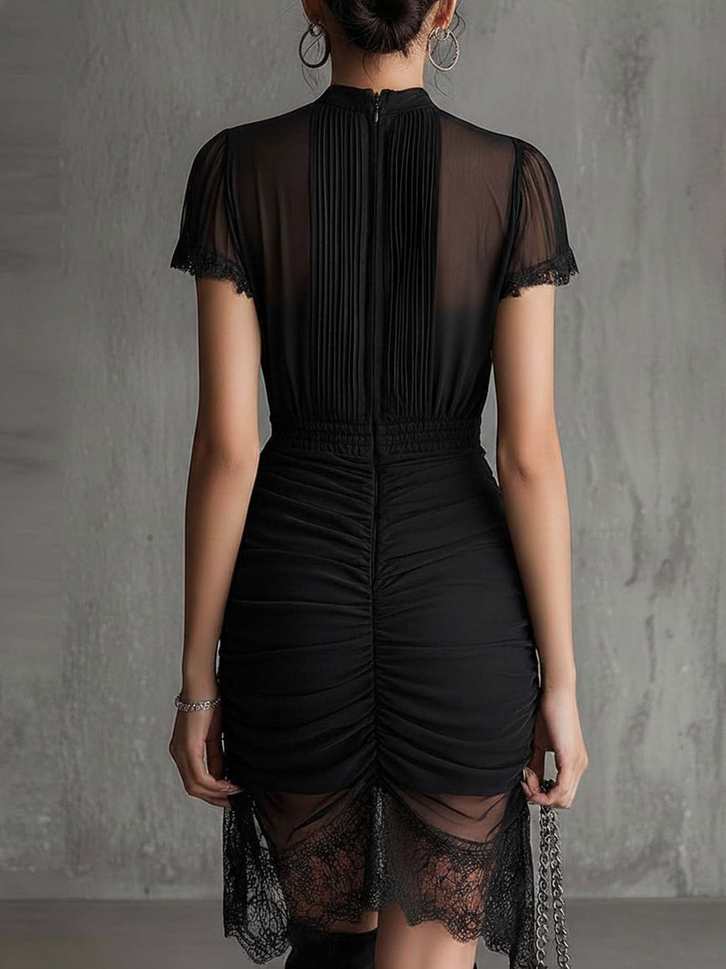 Vestido Mini de Chifón Negro con Cintura Plisada