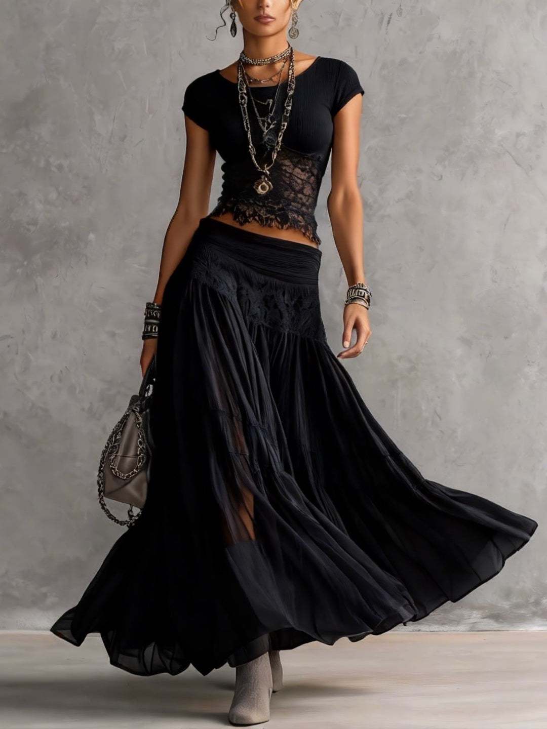 Set Top en Encaje Negro Transparente y Falda Maxi Plisada